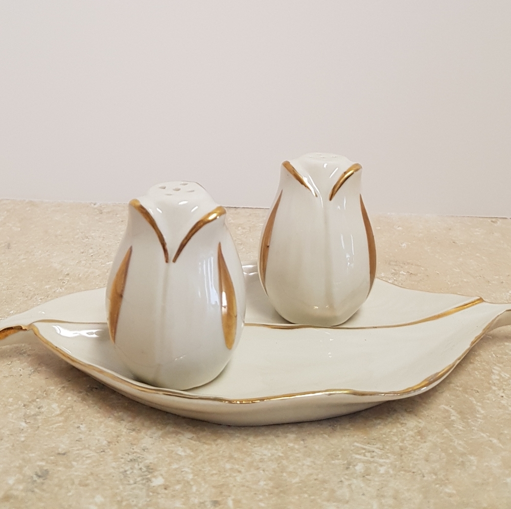 3PC Tulip & Leaf Salt & Pepper Shakers Set